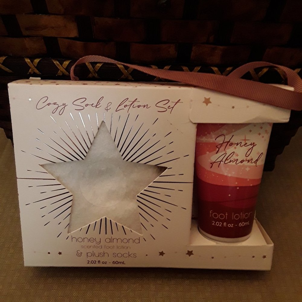 Honey Almond Cozy Plush Socks & Foot Lotion Set NEW